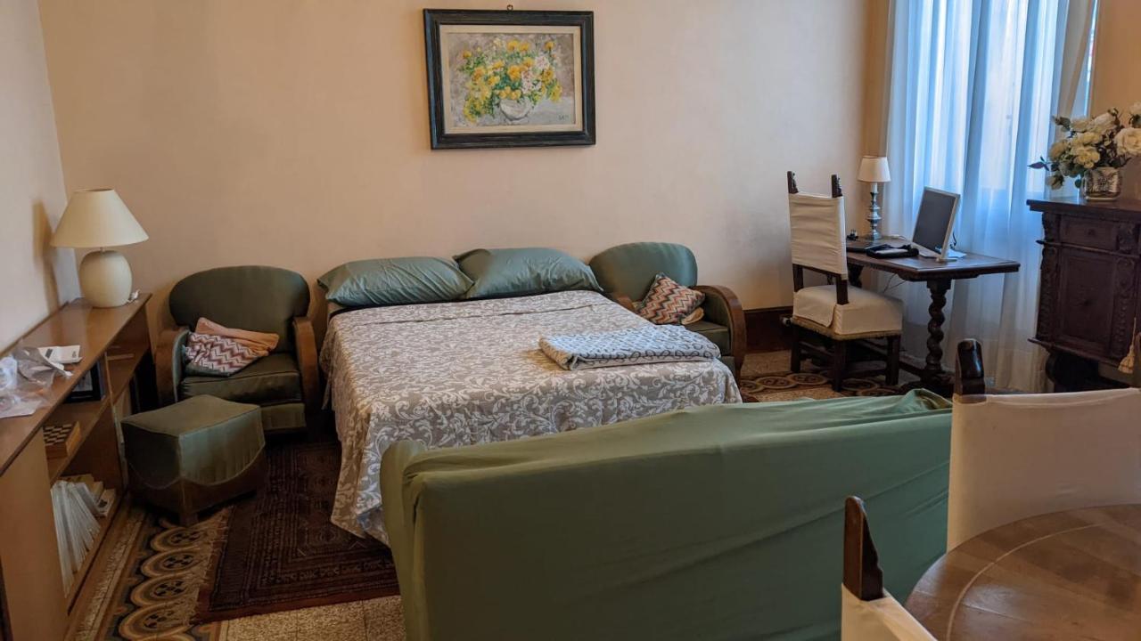 Double Bedroom In Beautiful 30'S Style Apartment Флоренция Екстериор снимка
