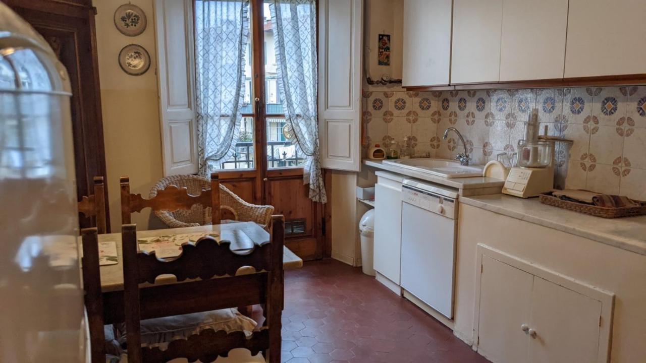 Double Bedroom In Beautiful 30'S Style Apartment Флоренция Екстериор снимка