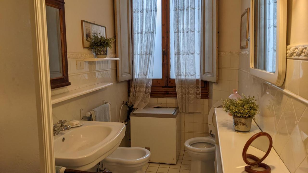 Double Bedroom In Beautiful 30'S Style Apartment Флоренция Екстериор снимка